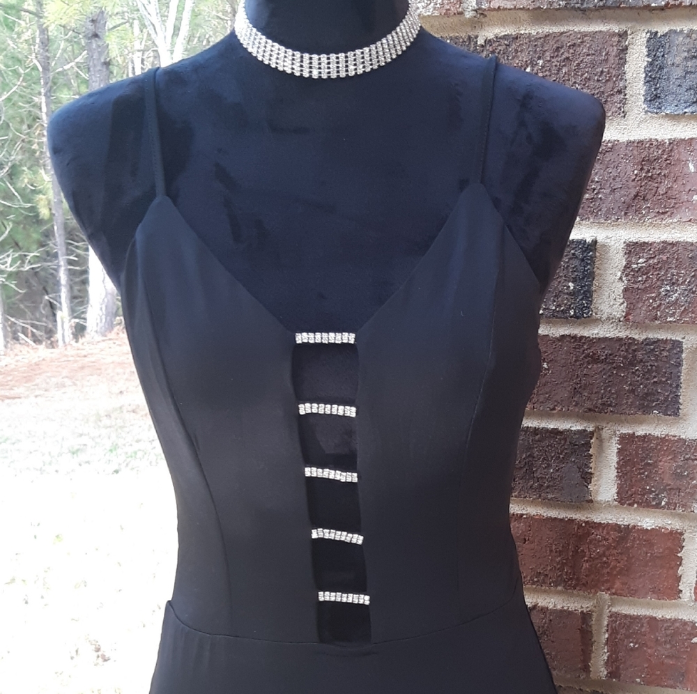 🔥CUTOUT MIDI DRESS🔥 - Picture 4 of 5